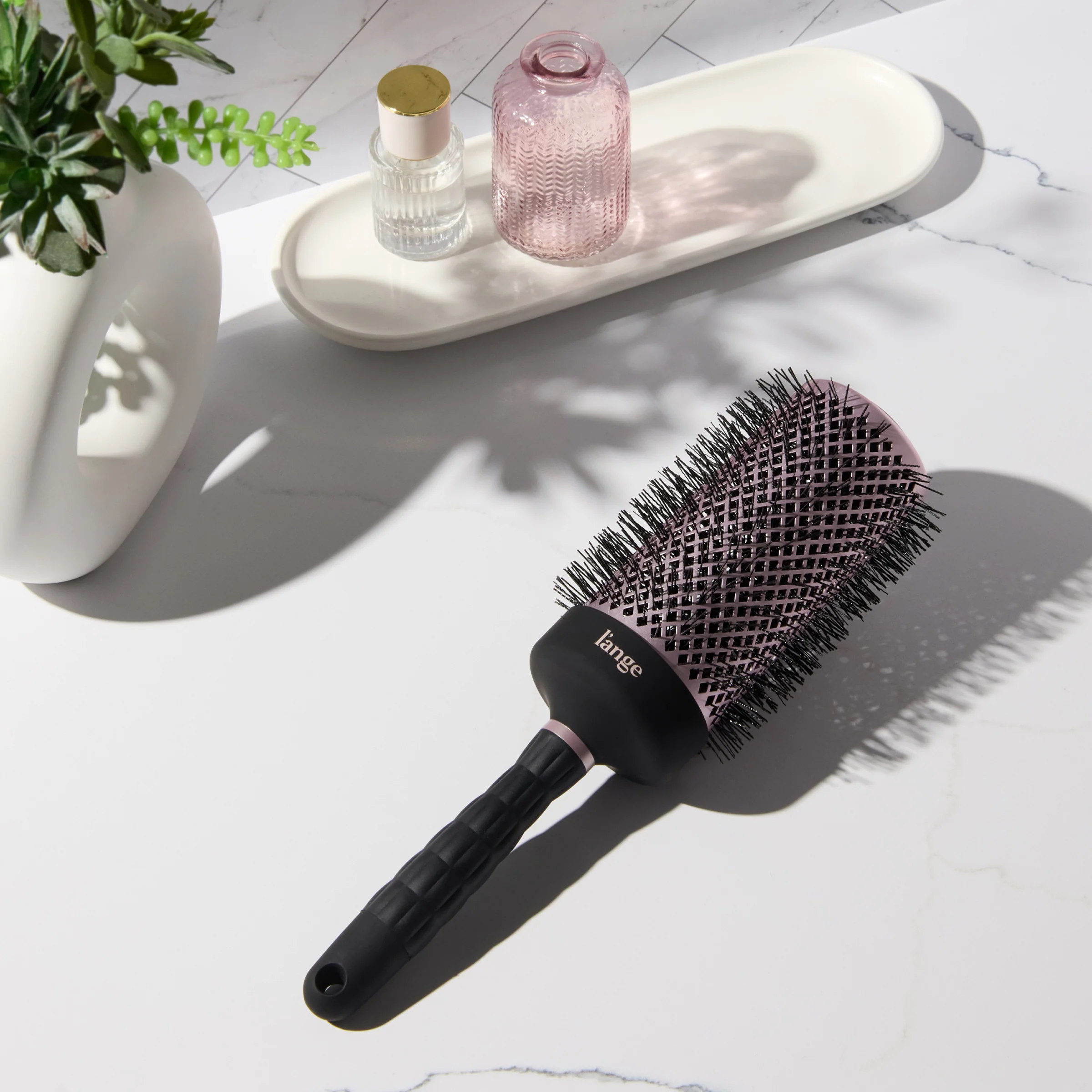 VolumePro Extra-Long Ceramic Ionic Barrel Round Brush - Image 4